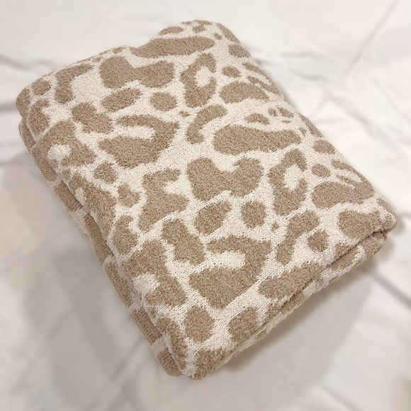 74”x60” Extra Large Cozy Knit Ultra Soft Throw Plush Blanket in Neutral Color - Picture 2 of 13